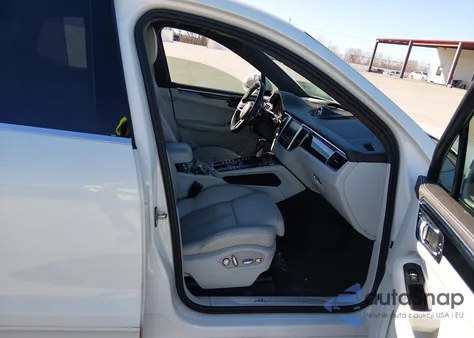 2016 Porsche Macan Turbo from USA, damaged, VIN WP1AF2A51GLB91511